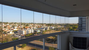 Manutenção de Sacadas de Vidro. Problemas com folhas travadas, roldanas quebradas ou infiltração na sacada? Atendemos Rio Preto, Catanduva, Votuporanga, Fernandópolis e Araçatuba. Evite acidentes! Manutenção de Sacadas de Vidro. Problemas com folhas travadas, roldanas quebradas ou infiltração na sacada? Atendemos Rio Preto, Catanduva, Votuporanga, Fernandópolis e Araçatuba. Evite acidentes!